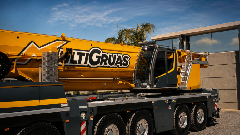 Liebherr MULTIGRÚAS en luz cinematográfica